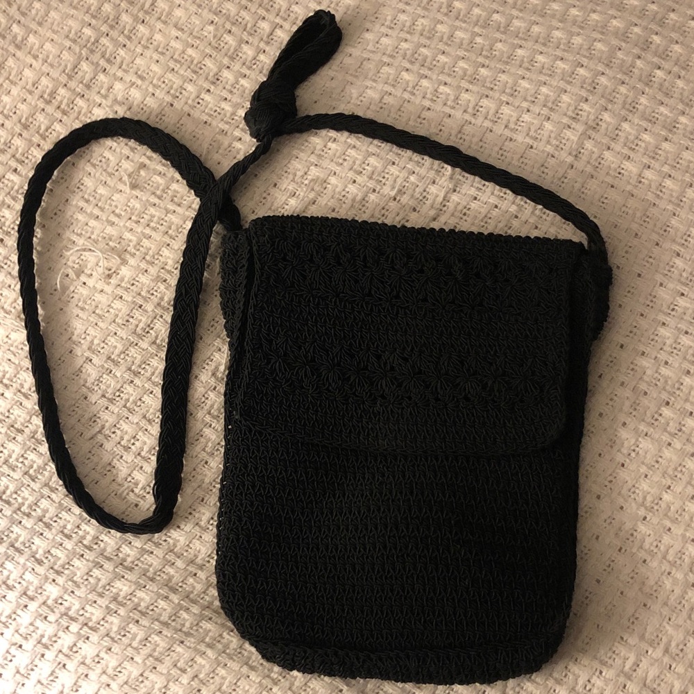Black Crochet Crossbody Bag zipper and flap closure - Picture 1 of 6